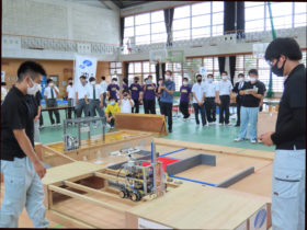 20201107_県高校ロボット競技大会　デモストレーション競技のウシュマイ（八商工）写真ー２